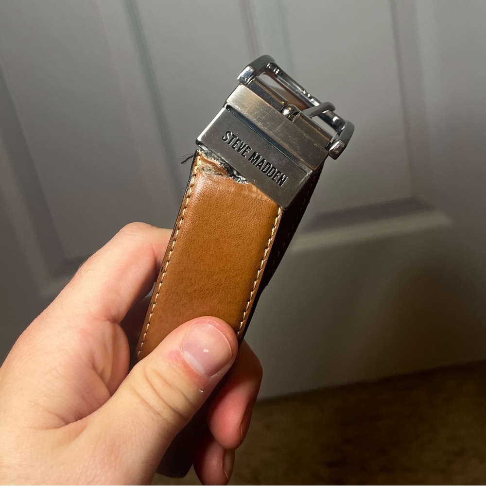 Steve Madden Reversible Black & Brown Leather Belt with Silver Buckle - Picture 8 of 8